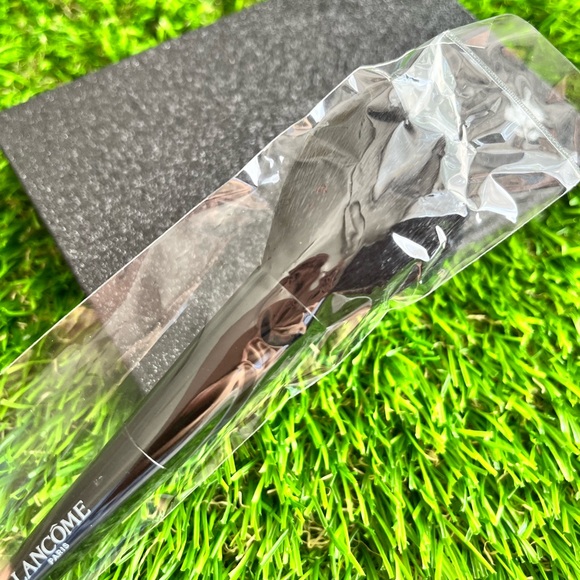 Lancome eye shadow and blush palette and double end make up brush - Picture 5 of 8